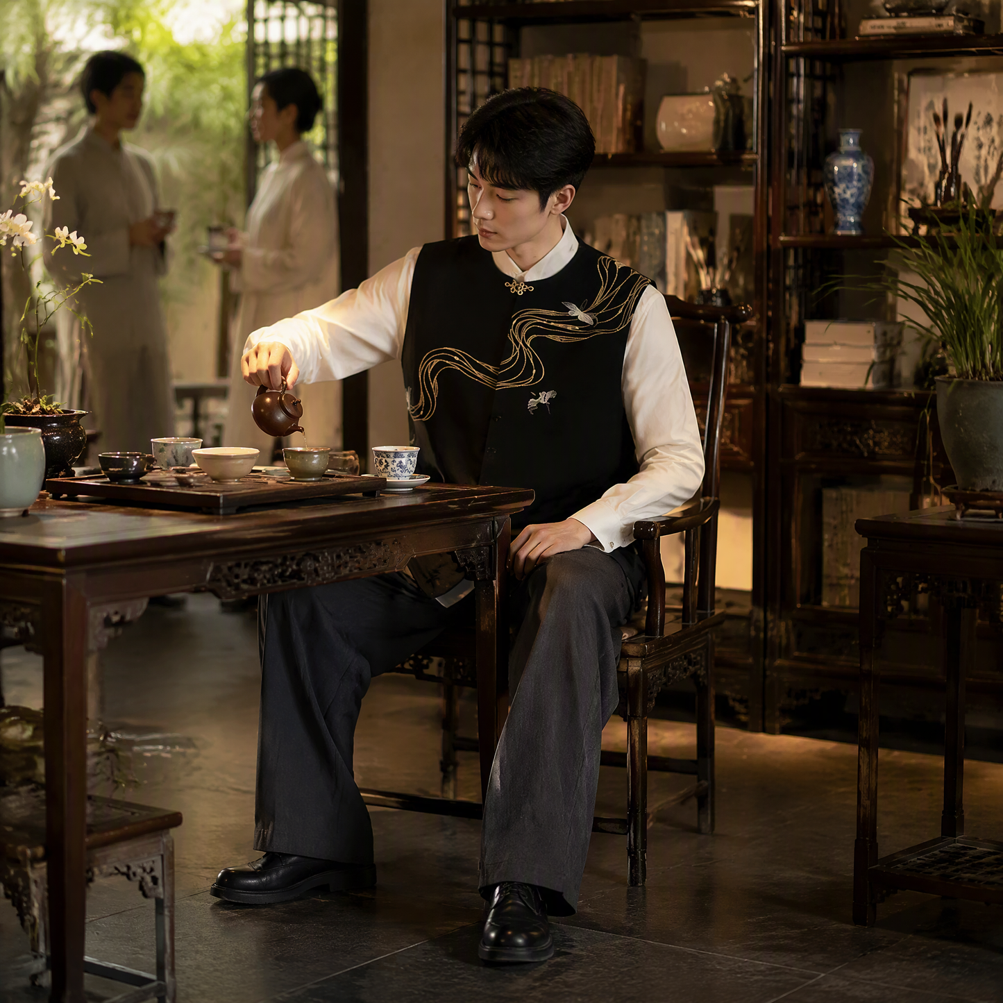 Neo-Chinese Heavy Embroidery Mandarin Collar Vest with Gold Cloud and Crane Motifs